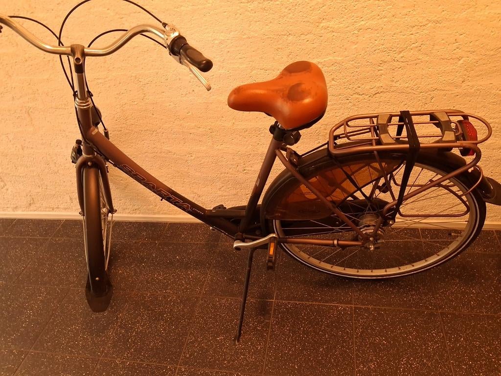 Goed onderhouden damesfiets, Ophalen