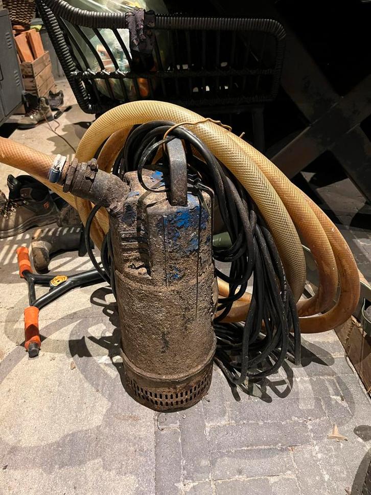 Dompelpomp met slang en lange kabel - Gebruikt, werkt goed, Tuin en Terras, Waterpompen, Gebruikt, Elektrisch, Dompelpomp, Ophalen