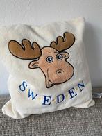 Kussen met eland en 'SWEDEN' zweden 25 x 25, Ophalen of Verzenden, Zo goed als nieuw, Wit, Vierkant