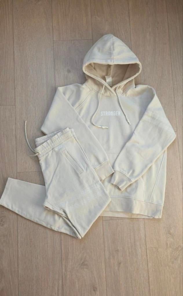 Joggingpak Stronger maat S, Kleding | Dames, Sportkleding, Beige, Ophalen of Verzenden, Fitness of Aerobics, Maat 36 (S)