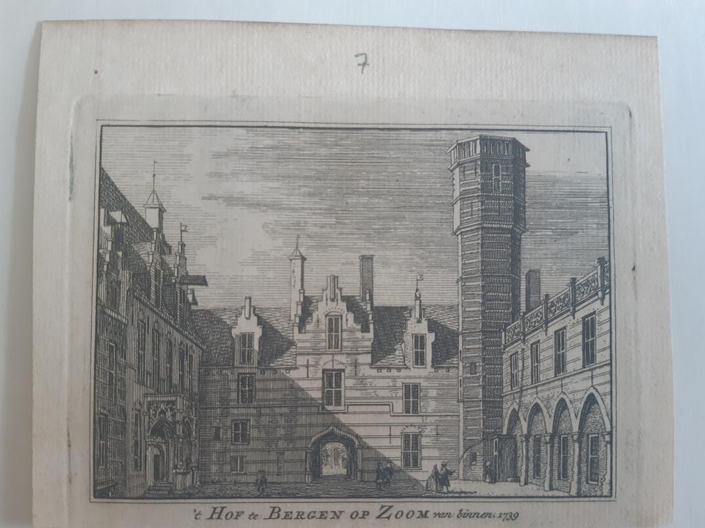 A07 /Hof te Bergen op Zoom Gravure uit 1745, Antiek en Kunst, Kunst | Etsen en Gravures, Ophalen of Verzenden