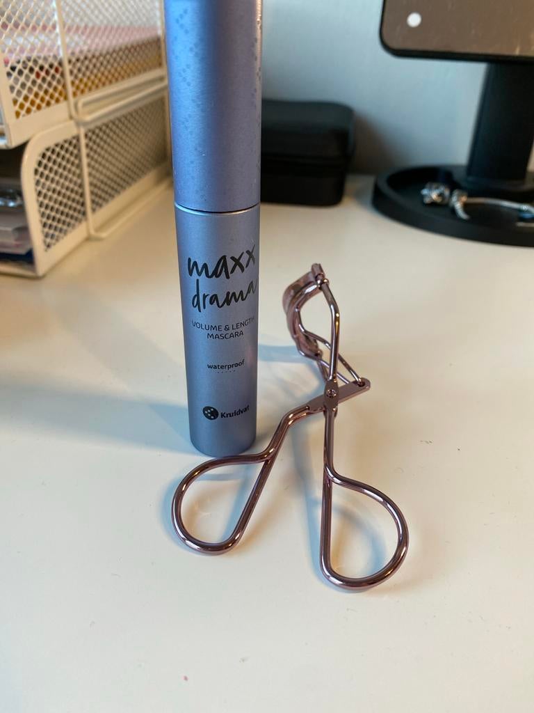 Mascara en wimperkruller set, Sieraden, Tassen en Uiterlijk, Uiterlijk | Cosmetica en Make-up, Ogen, Paars, Ophalen of Verzenden