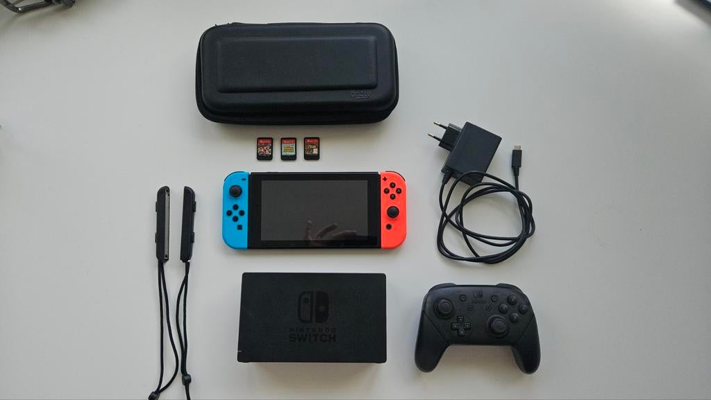 Nintendo Switch with Pro Controller, 3 Games, Travel Case, Met games, Met 2 controllers, Ophalen of Verzenden, Zo goed als nieuw
