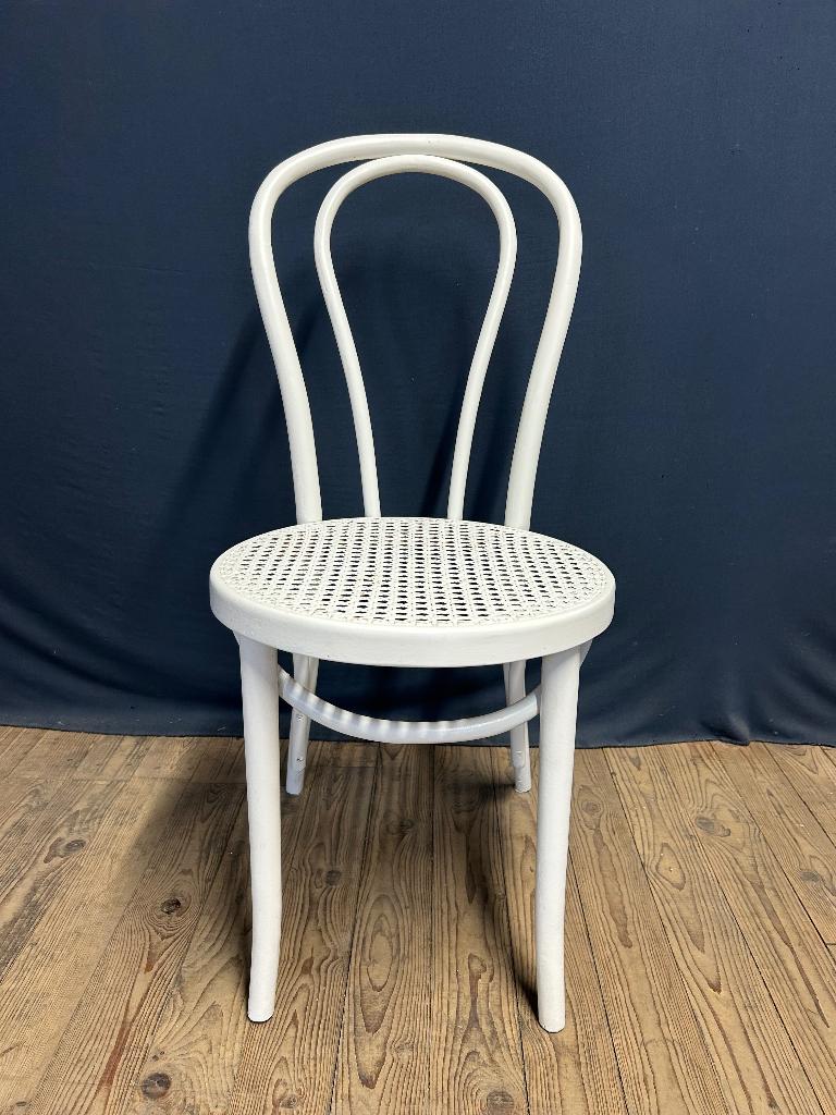 Vintage wit geschilderde Thonet stoel van ZPM Radomsko, Huis en Inrichting, Stoelen, Ophalen, Gebruikt, Wit, Thonet