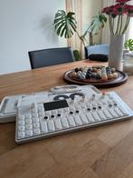 Teenage Engineering OP‑1 Field synth in nieuwstaat, compleet, Muziek en Instrumenten, Synthesizers, Ophalen of Verzenden, Zo goed als nieuw