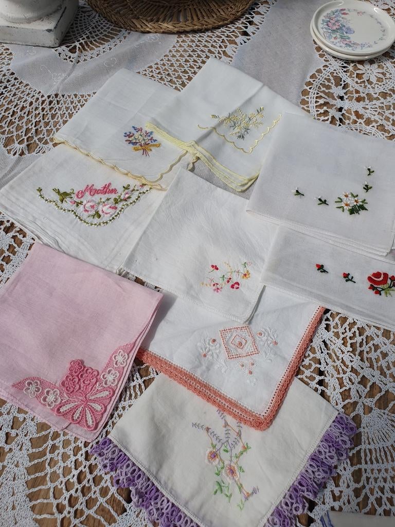 Vintage geborduurde zakdoeken set 9 stuks, Ophalen of Verzenden