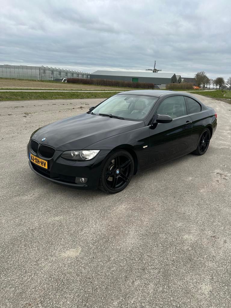 BMW 3-Serie 2.5 I 325 Coupe AUT 2007 Zwart, Auto's, Automaat, 745 kg, Achterwielaandrijving, Beige