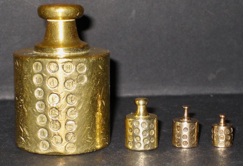 4 gewichten uit de Noodwet van 1941-1949, Antiek en Kunst, Ophalen of Verzenden