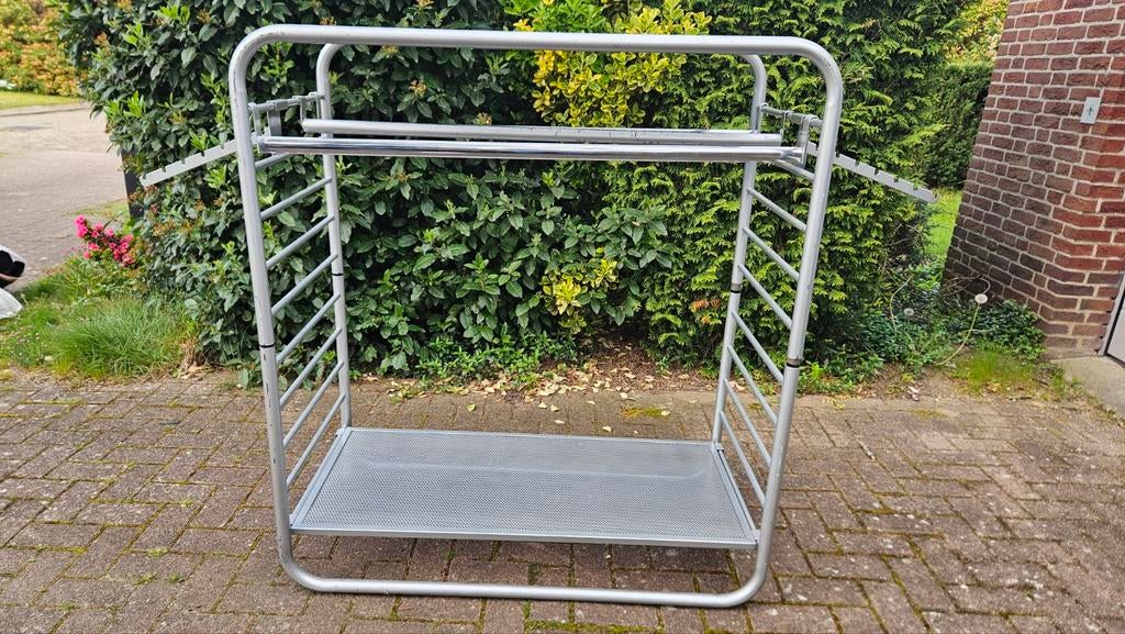 Stalen kledingrek, Ophalen