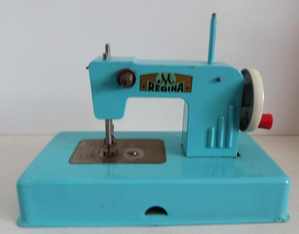 Blikken naaimachientje Regina nog in nieuwstaat, Ophalen of Verzenden