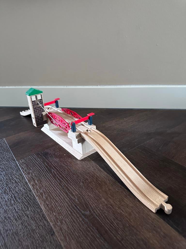 Brio Ophaalbrug voor houten treinbaan, Kinderen en Baby's, Speelgoed | Houten speelgoed, Ophalen of Verzenden, Gebruikt, Overige typen