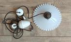 Oude opaline plafondlamp met pendel en tegengewicht, Antiek en Kunst, Antiek | Lampen, Ophalen of Verzenden