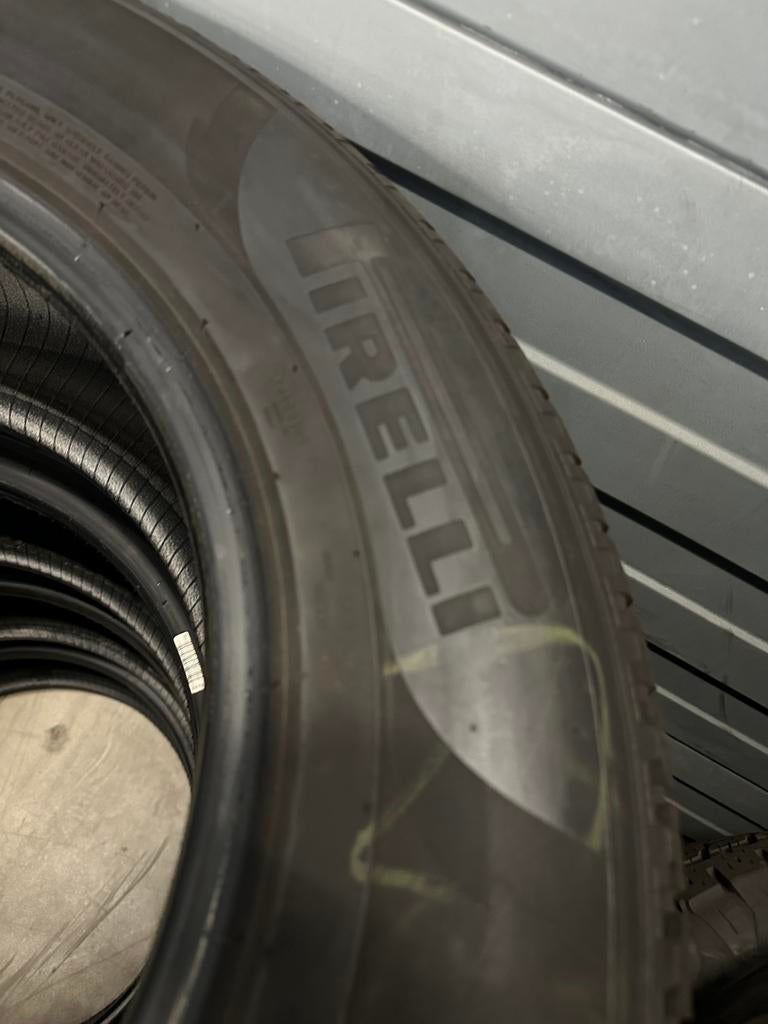 Set / Banden / 255/60R18 (100H) Pirelli Winterbanden AO M+S, Ophalen