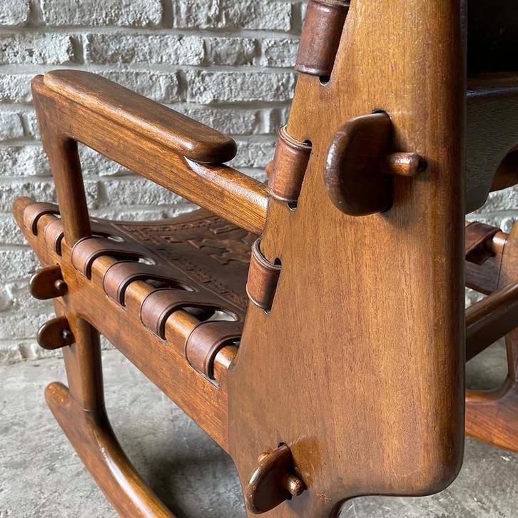 vintage design Rocking chair Angel Pasmino, Huis en Inrichting, Fauteuils, Gebruikt, Hout, Leer, 75 tot 100 cm, 75 tot 100 cm