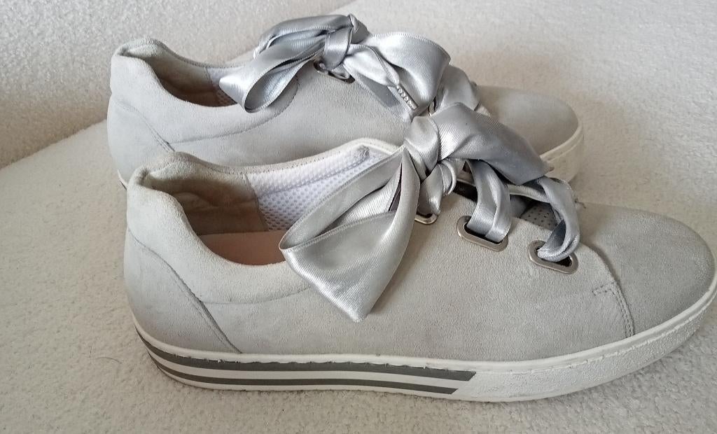 Licht grijze suède leren Gabor instappers/loafers mt 6.5, Kleding | Dames, Schoenen, Gabor, Ophalen of Verzenden, Sneakers of Gympen