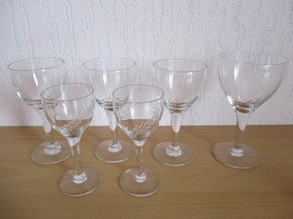 Wijn en borrelglazen - met 3 korenaren, Ophalen of Verzenden