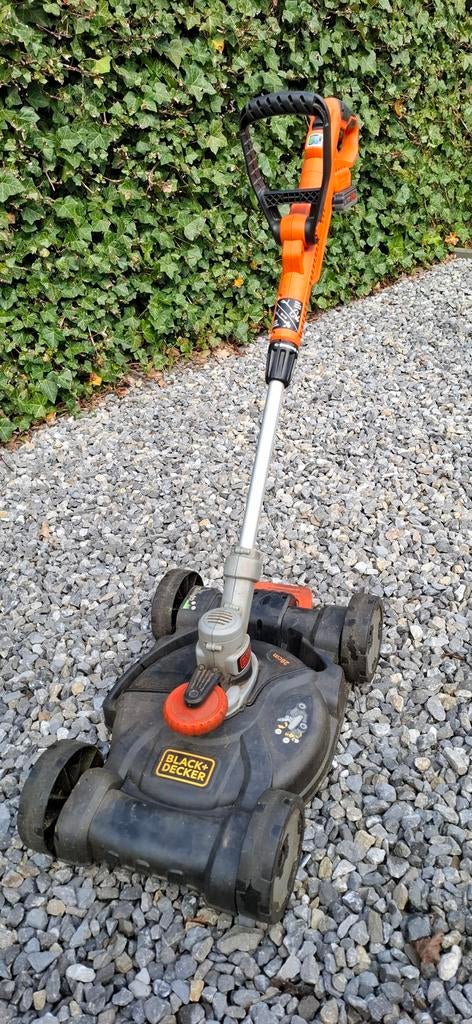 Black & Decker STC1820 trimmer met wielbasis, 2 accu's+opl., Ophalen, Gebruikt
