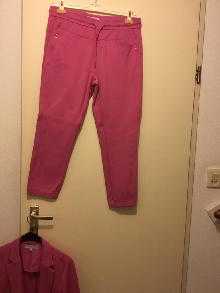 Broekpak en bloesje, Kleding | Dames, Maat 42/44 (L), Ophalen of Verzenden, Zo goed als nieuw, Roze