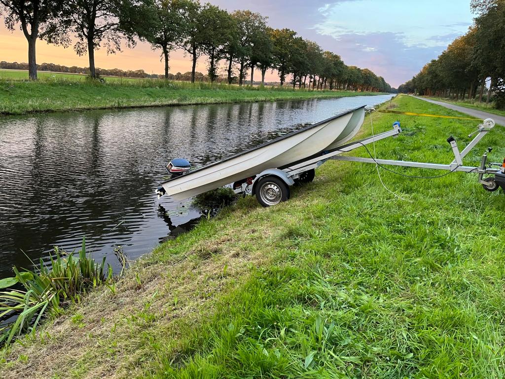 Kanteltrailer met polyesther bootje, Ophalen, Minder dan 1500 kg, Gebruikt, Overige typen