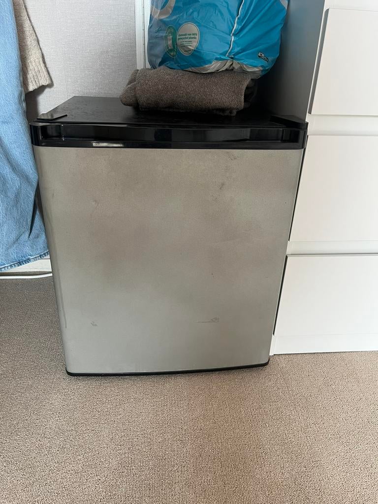 Mini koelkast, Witgoed en Apparatuur, Koelkasten en IJskasten, Ophalen, Zonder vriesvak, Minder dan 85 cm, Minder dan 75 liter
