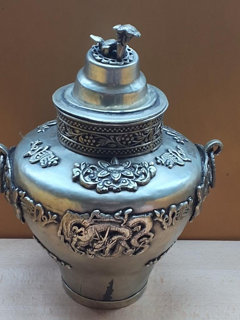 Antieke verzilverde tibetaanse pot Drakenmotief tibet 1920, Ophalen of Verzenden