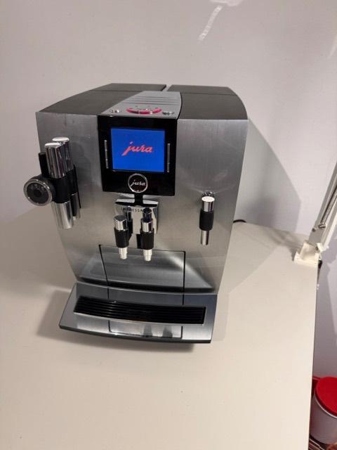 Prachtige Jura J9.4 One Touch gereviseerd en in topstaat!, Witgoed en Apparatuur, Koffiezetapparaten, Refurbished, Gemalen koffie