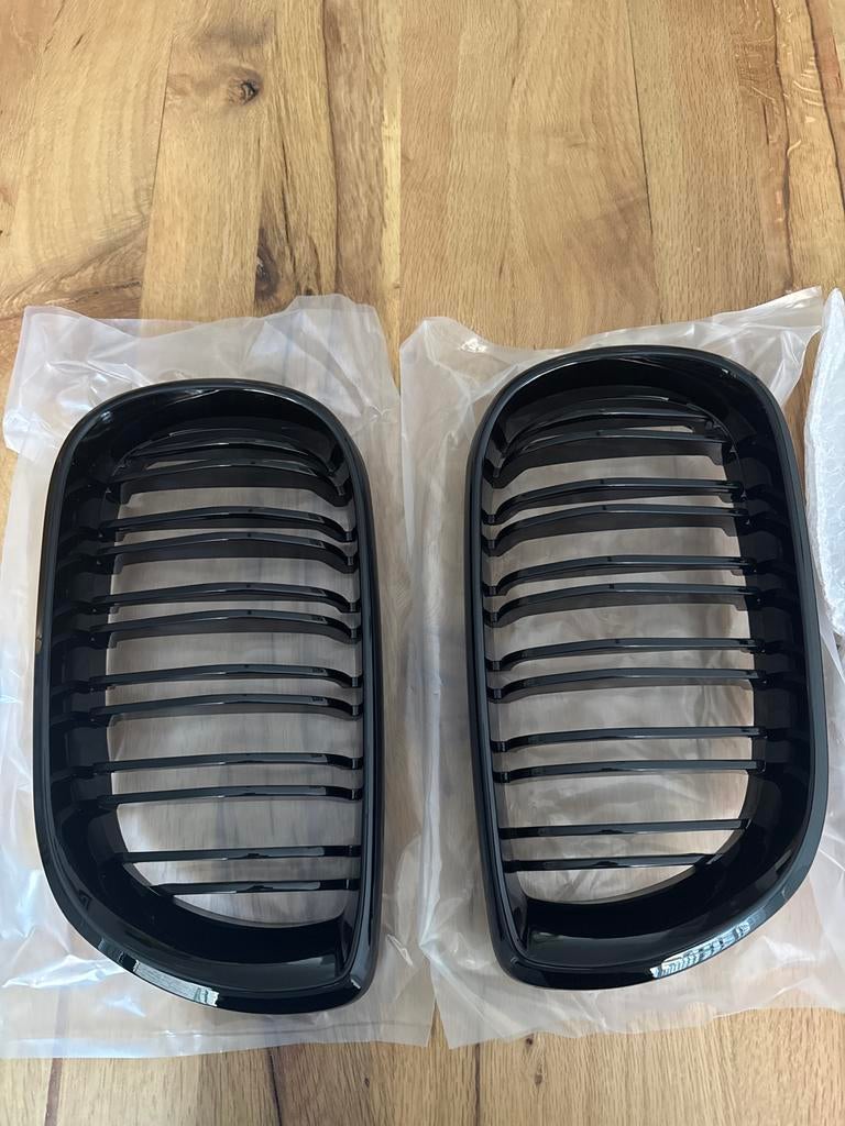 BMW E46 Facelift Grill Dubbel Spaak Glans Zwart (2 paar), Auto-onderdelen, Carrosserie en Plaatwerk, Voor, Nieuw, Ophalen of Verzenden