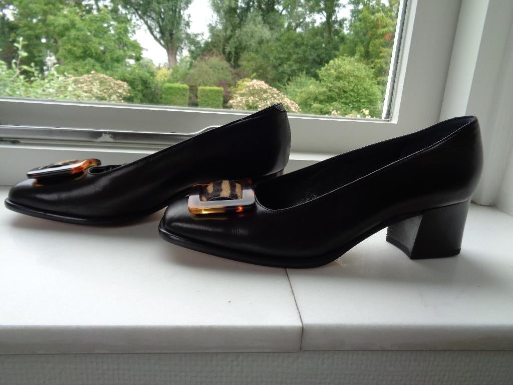 Nieuwe Maripé schoenen mt 37,5 zwart met bontje, Kleding | Dames, Schoenen, Pumps, Zwart, Nieuw, Ophalen of Verzenden