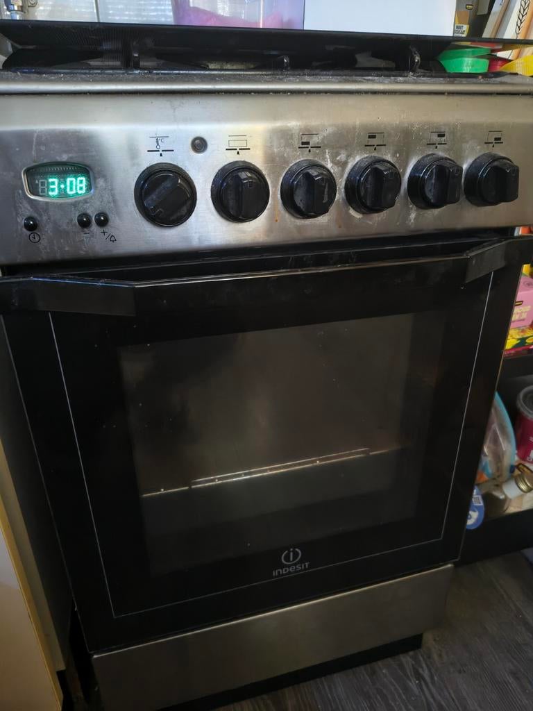 Indesit gasfornuis met elektrische oven en wokpit, Ophalen, Gebruikt, 4 kookzones, Gas