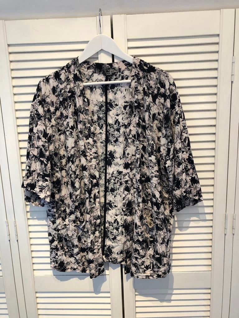 Mooie kimono wit zwart roze van MbyM XS, Ophalen of Verzenden, Zo goed als nieuw, Maat 34 (XS) of kleiner, Wit