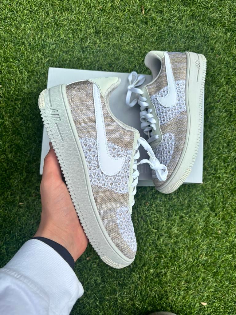 Nike air force 1 flyknit 2.0 light bone - maat 42 - nieuw, J, Wit, Nieuw, Ophalen of Verzenden