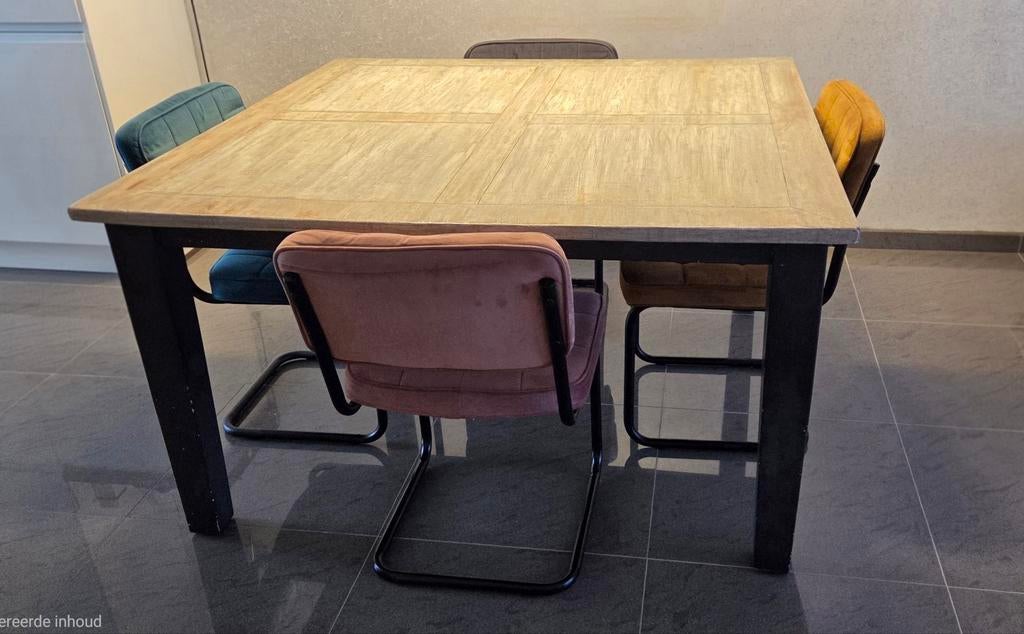 Vierkante eettafel (140x140) met 4 Ivy stoelen, Huis en Inrichting, Tafels | Eettafels, Ophalen, Zo goed als nieuw, Rechthoekig