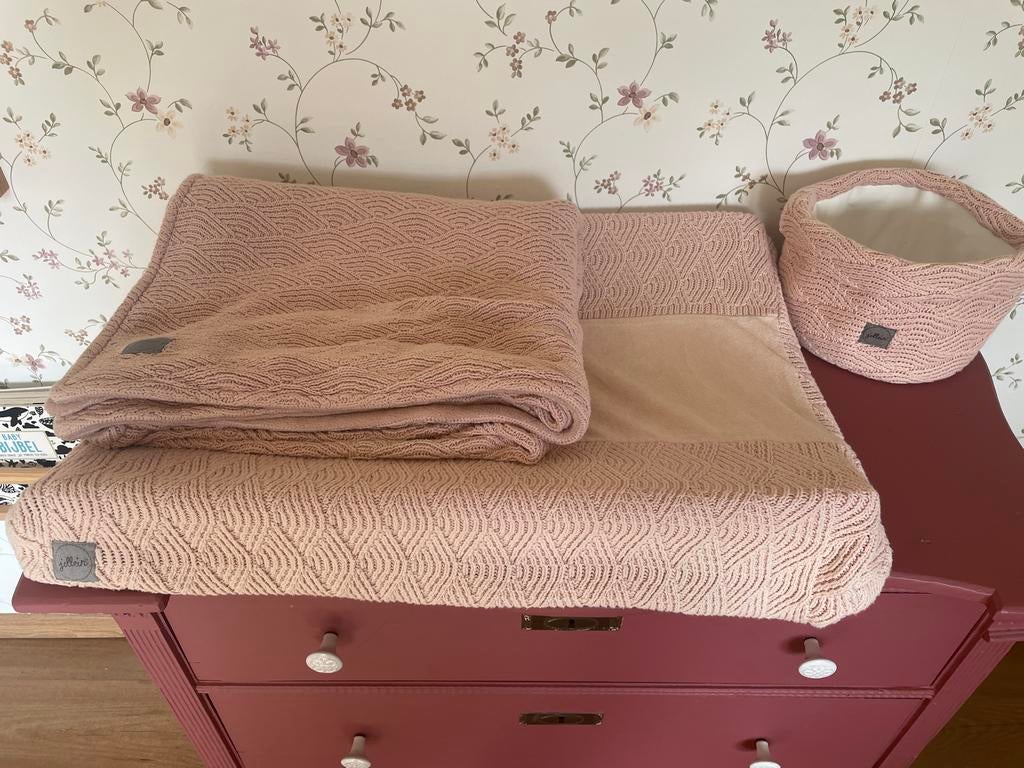 Jolein oud roze set: aankleedkussenhoes, mandje, ledikant de, Kinderen en Baby's, Ophalen of Verzenden, Zo goed als nieuw, Overige typen