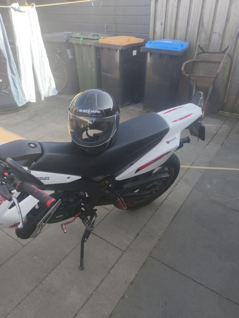 B-square helm maat L, Ophalen