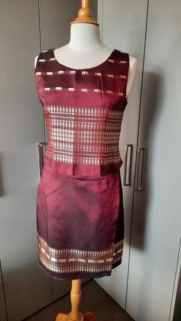 ZGAN! Prachtig setje Indonesië top&rok&tasje Bordeaux / Goud, Ophalen of Verzenden, Zo goed als nieuw, Rood, Overige typen