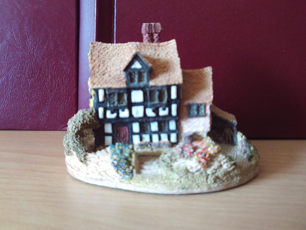 Lilliput Lane - Saddlers inn, Verzamelen, Ophalen of Verzenden, Zo goed als nieuw, Overige typen