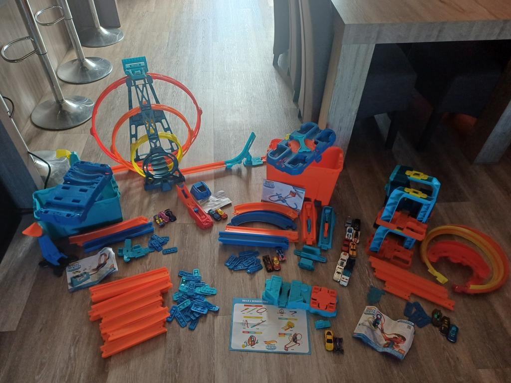 Grote set hotwheels.Bestaande uit vele sets track en builder, Ophalen of Verzenden, Zo goed als nieuw, Elektrisch, Hot Wheels