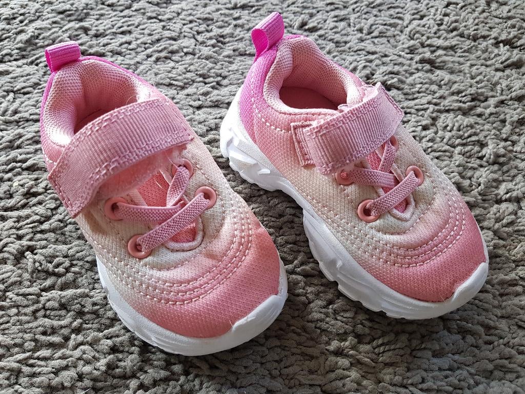 Schoentjes / sneakers voor meisjes -- maat 19 -- Primark, Kinderen en Baby's, Kinderkleding | Schoenen en Sokken, Meisje, Schoenen