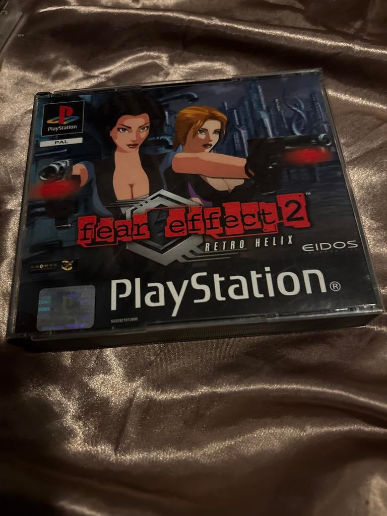 Fear Effect 2 Retro Helix - PlayStation 1 (PAL), Spelcomputers en Games, Games | Sony PlayStation 1, Avontuur en Actie, Gebruikt