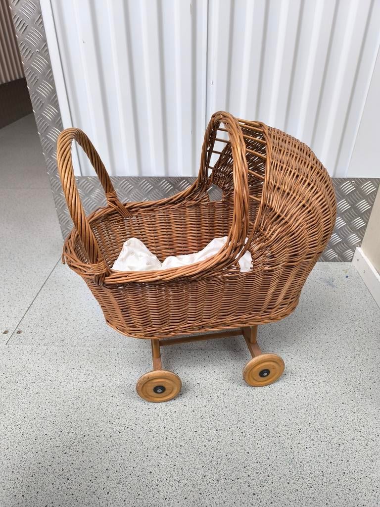 Rieten poppenwagen, Ophalen, Babypop