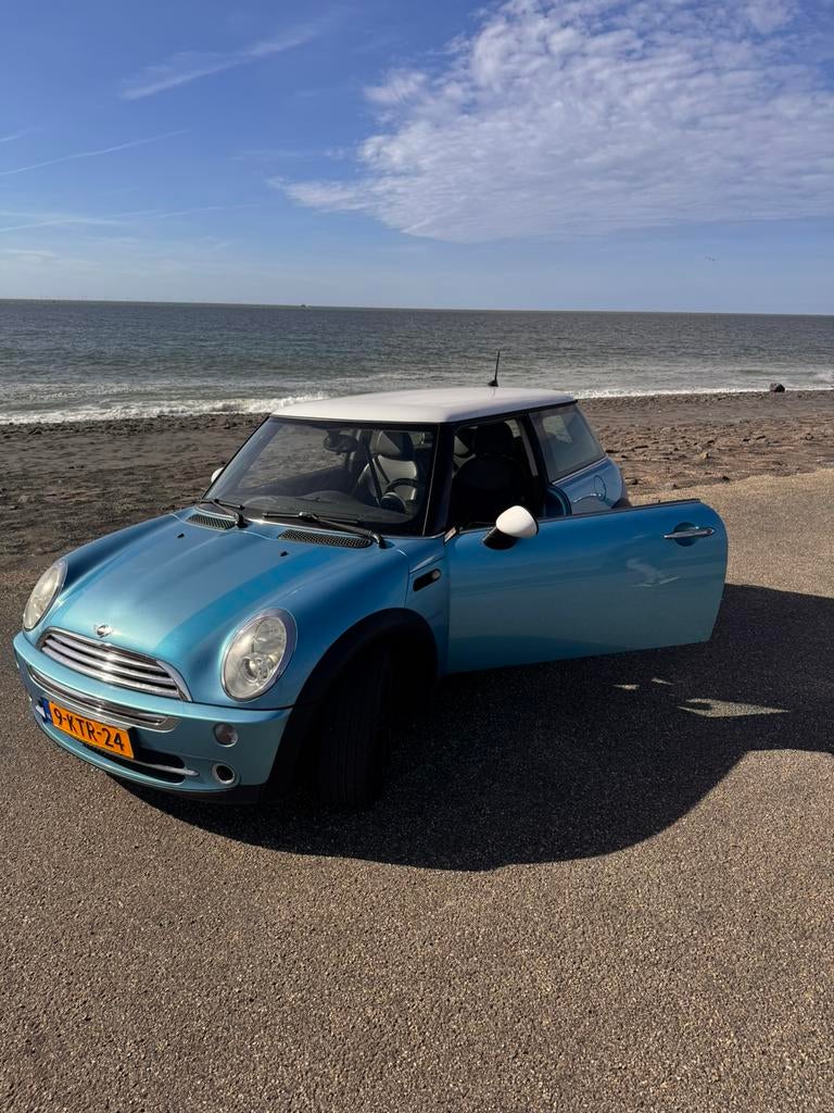 Mini 1.6 16V Cooper 2005 Blauw. APK 30-4-2027.Pepper editie., Auto's, Voorwielaandrijving, Stoelverwarming, 4 cilinders, 14 km/l
