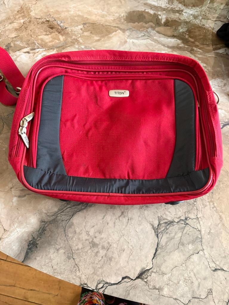 Rode Titan reistas, 40 tot 60 cm, Gebruikt, 20 tot 30 cm, Ophalen of Verzenden