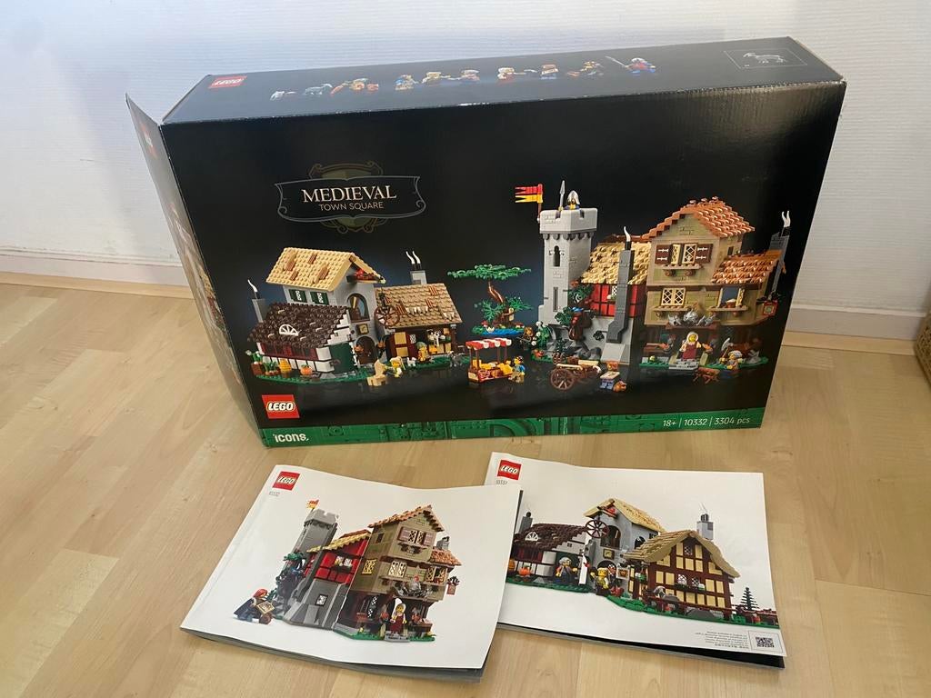 Lego 10332 Middeleeuws stadsplein + wolfpack beastmaster, Ophalen, Lego, Zo goed als nieuw, Compleet