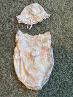 Little a pakje met bijpassend hoedje 6 maanden, Ophalen of Verzenden, Zo goed als nieuw, Meisje, Pakje