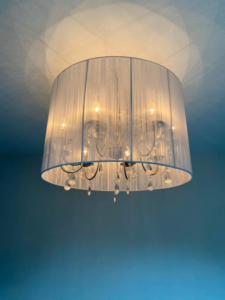 Moderne Kroonluchter met Stoffen Kap en Kristallen, Huis en Inrichting, Lampen | Kroonluchters, Zo goed als nieuw, Glas, Ophalen