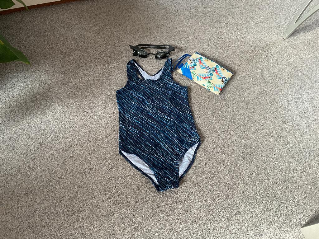 ZWEMPAK met gratis merk zwembril, Meisje, Badpak, Nieuw, Ophalen of Verzenden