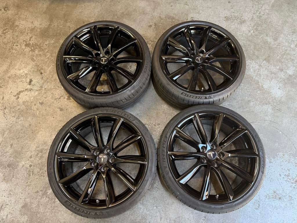 ✅ 20 inch Performance Tesla Model 3 velgen 5x114.3, Auto-onderdelen, Ophalen, Gebruikt, Banden en Velgen, 235 mm