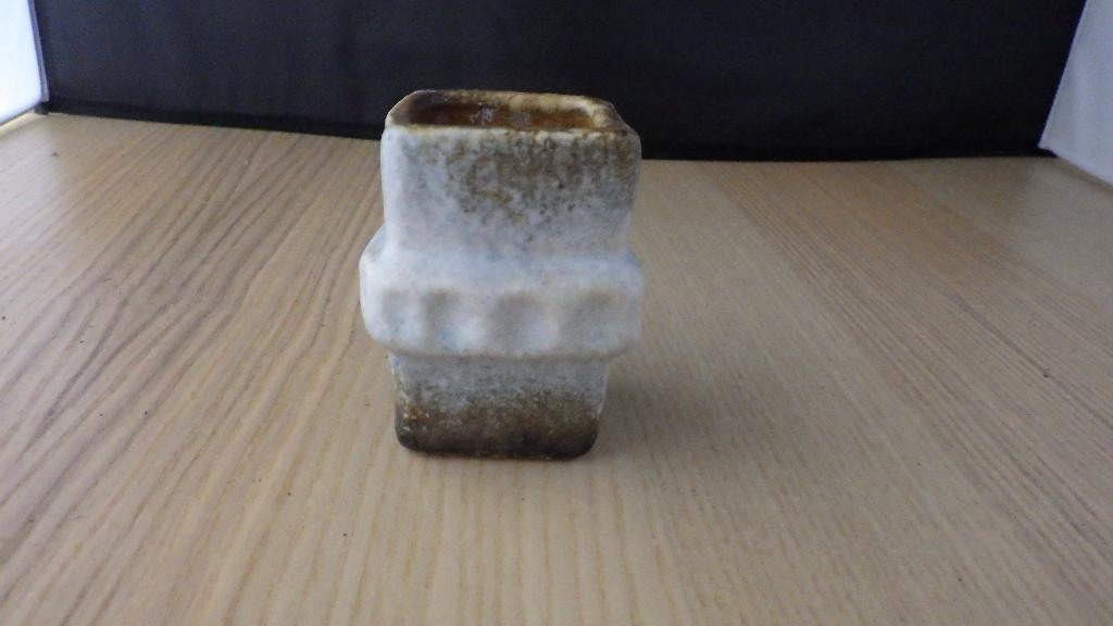 mooie vaas in hoekige vorm, Huis en Inrichting, Gebruikt, Overige kleuren, Aardewerk of Porselein, Ophalen of Verzenden