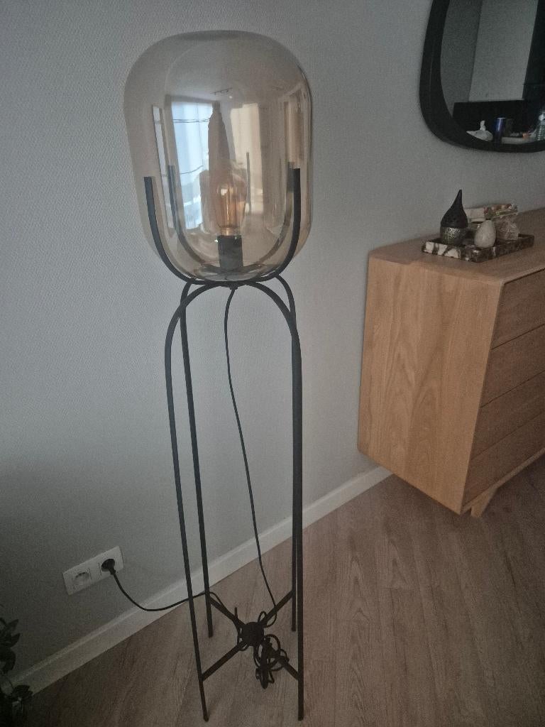 Mooie staanlamp, Huis en Inrichting, Lampen | Vloerlampen, Ophalen of Verzenden, Zo goed als nieuw, Glas, 100 tot 150 cm