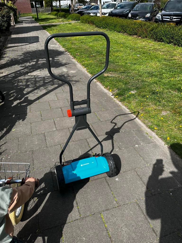 Gardena 330 handgrasmaaier in goede staat, Kooimesmaaier, Ophalen, Gebruikt